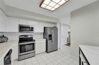 Aluguel de apartamento no Mystic Pointe 400 3302