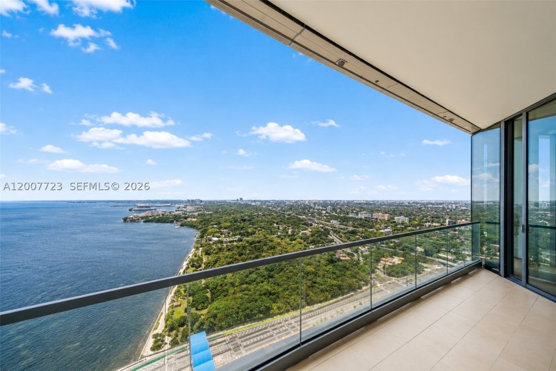 Comprar apartamento no Una Residences at Brickell 3303