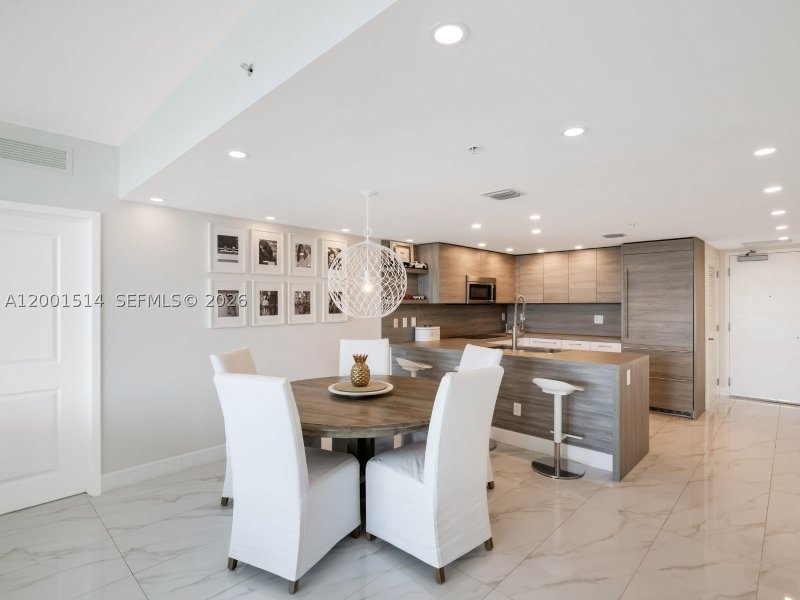 Condo for sale at 400 Sunny Isles 1416
