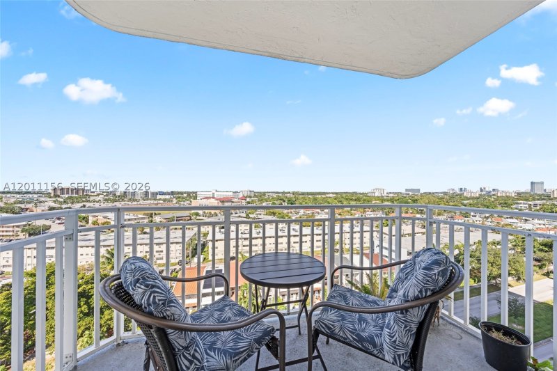 Condo for sale at Bayview Towers B1006