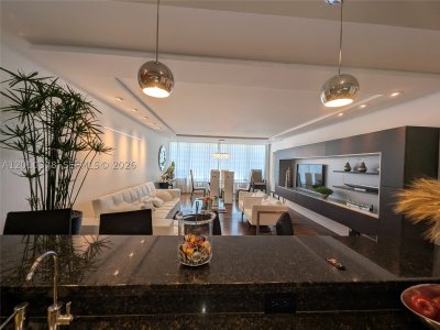 Comprar apartamento no 5600 Collins 9E