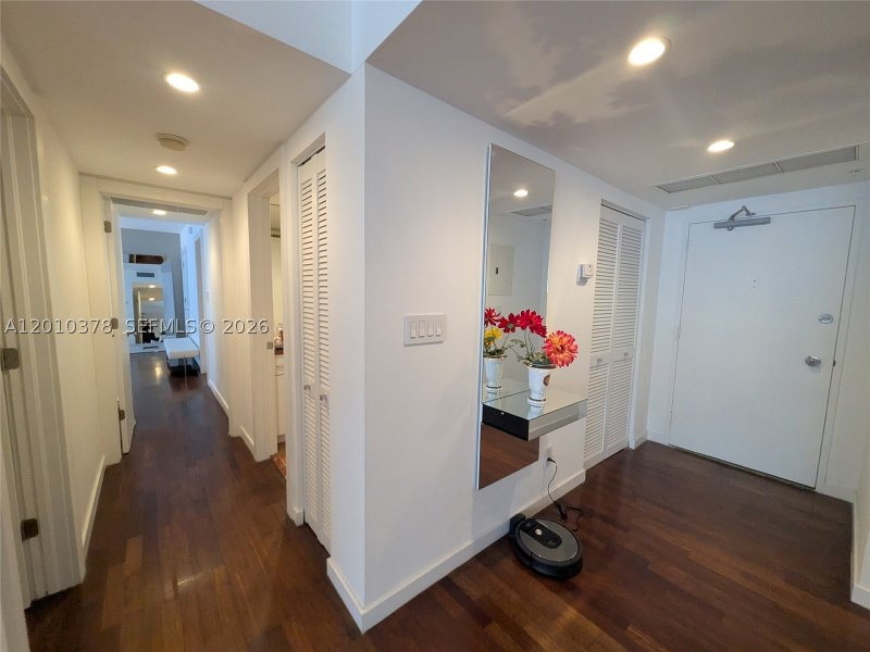 Comprar apartamento en 5600 Collins 9E
