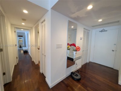 Comprar apartamento no 5600 Collins 9E