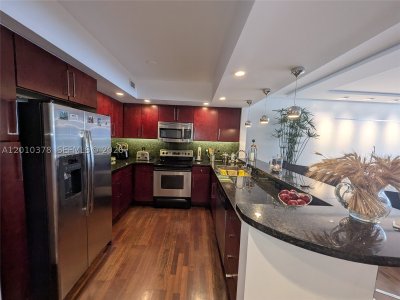 Comprar apartamento no 5600 Collins 9E