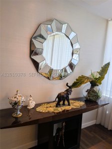 Comprar apartamento no 5600 Collins 9E