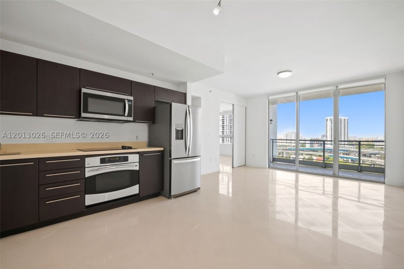 Condo for sale at The Ivy 1608