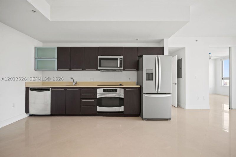 Condo for sale at The Ivy 1608