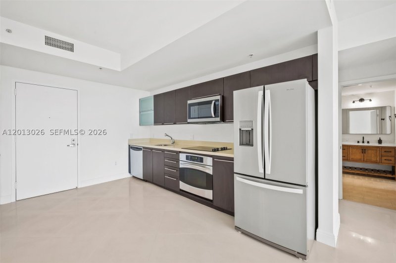 Condo for sale at The Ivy 1608