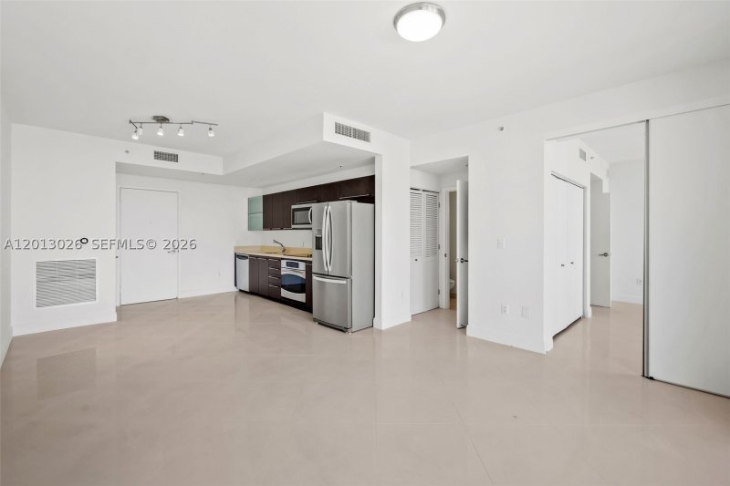 Condo for sale at The Ivy 1608