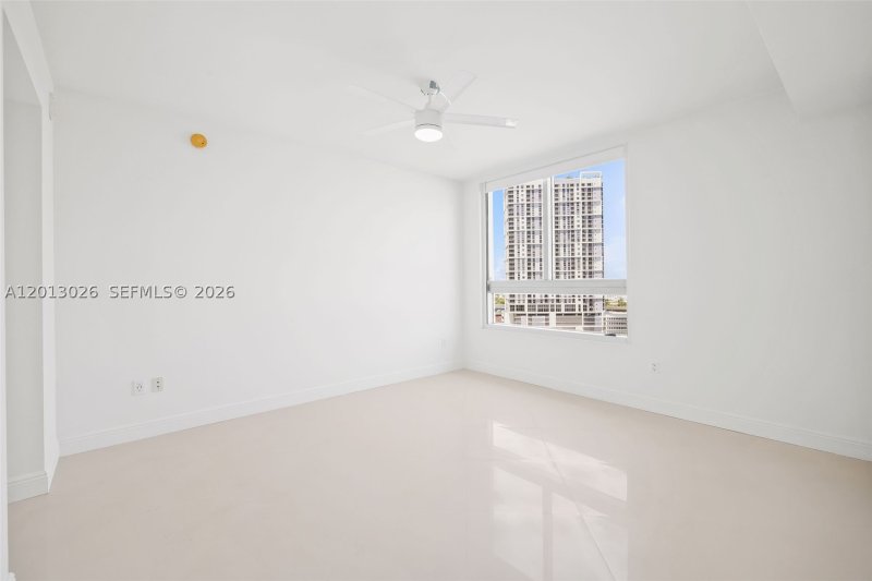 Condo for sale at The Ivy 1608