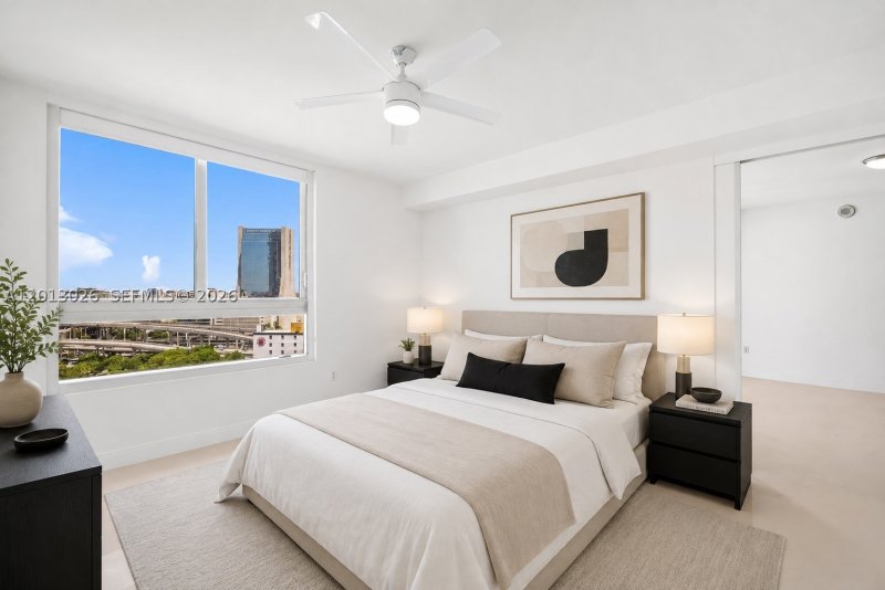 Condo for sale at The Ivy 1608