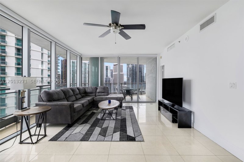 Condo for sale at The Ivy 2504