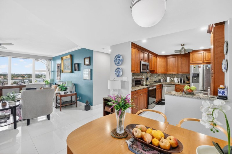 Condo for sale at Coral Ridge Towers South 701