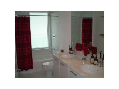 Comprar apartamento no The Plaza Tower II 701