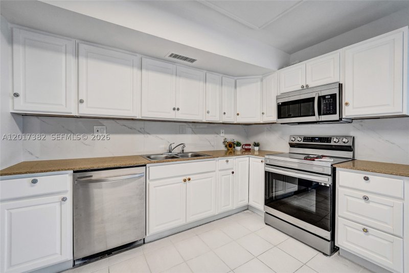 Apartment for rent at Allington Towers 16B