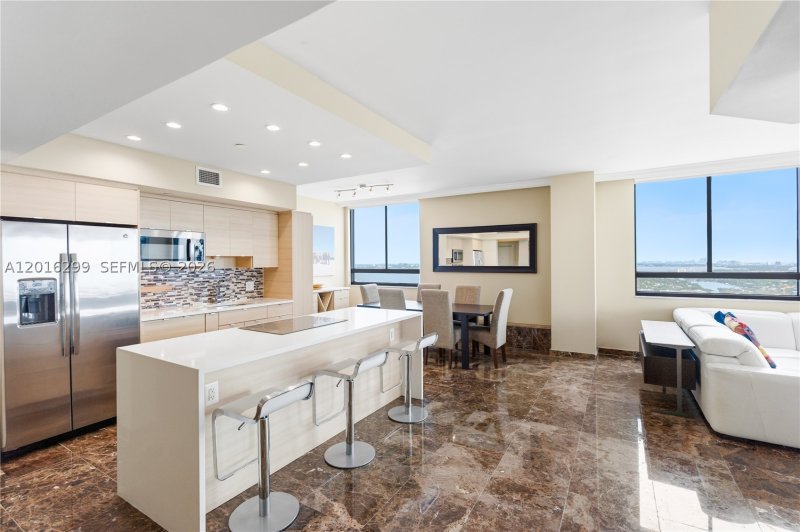 Condo for sale at Waverly PH05
