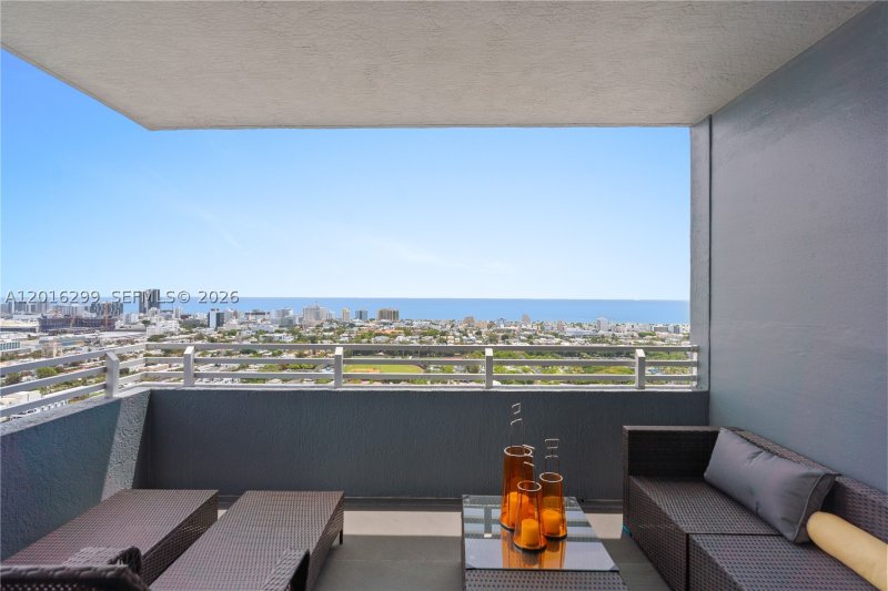 Condo for sale at Waverly PH05
