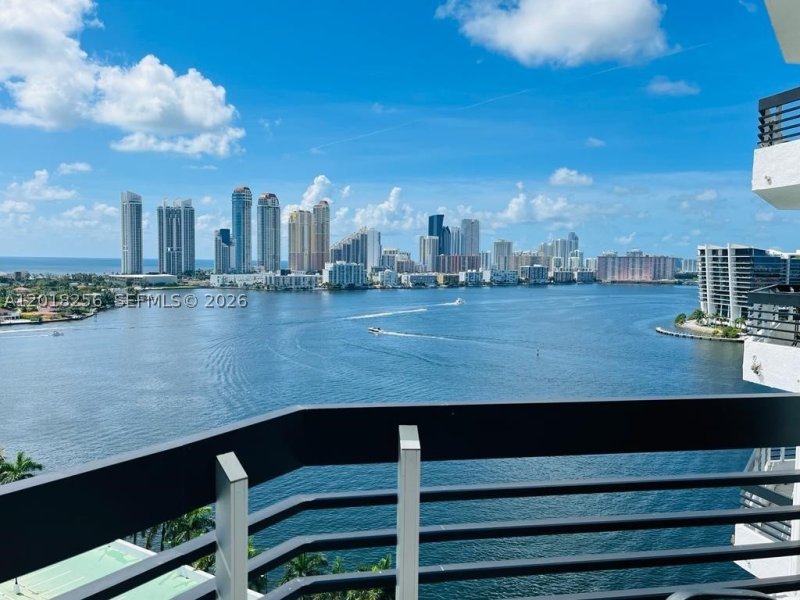 Alquiler de apartamento en Mystic Pointe 500 2312