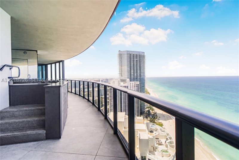 Condo for sale at Porsche Design Tower 3705