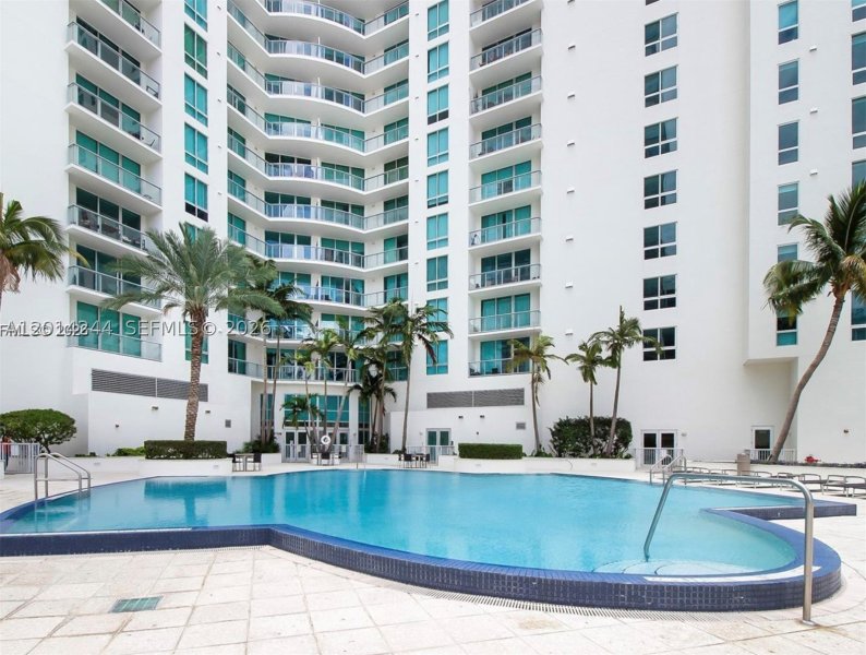 Comprar apartamento en Aston Martin Residences L-L32