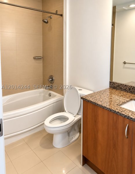 Comprar apartamento en Aston Martin Residences L-L32