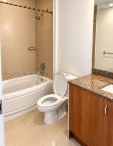 Comprar apartamento en Aston Martin Residences L-L32