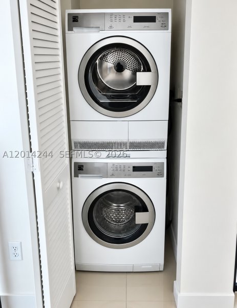 Comprar apartamento en Aston Martin Residences L-L32