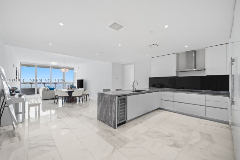 Comprar apartamento no Missoni Baia 2803