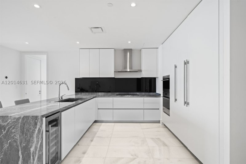 Comprar apartamento no Missoni Baia 2803