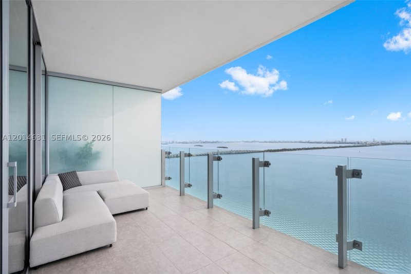 Comprar apartamento no Missoni Baia 2803