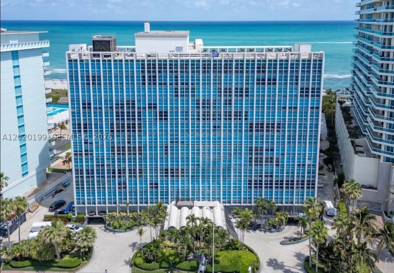 Apartment for rent at Crystal House 6F