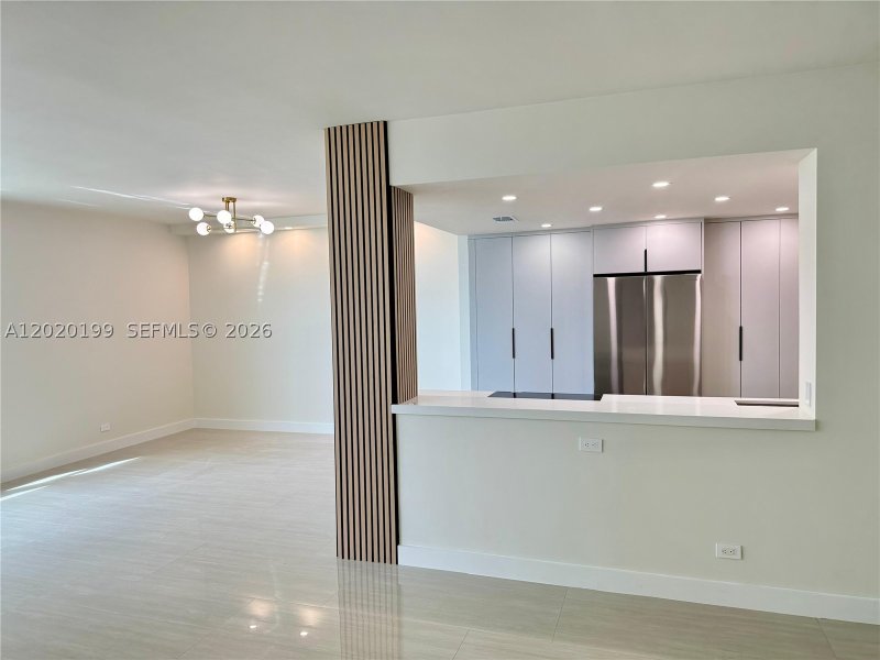 Apartment for rent at Crystal House 6F