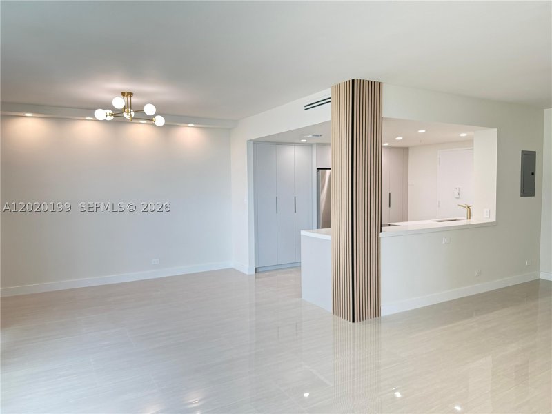 Apartment for rent at Crystal House 6F