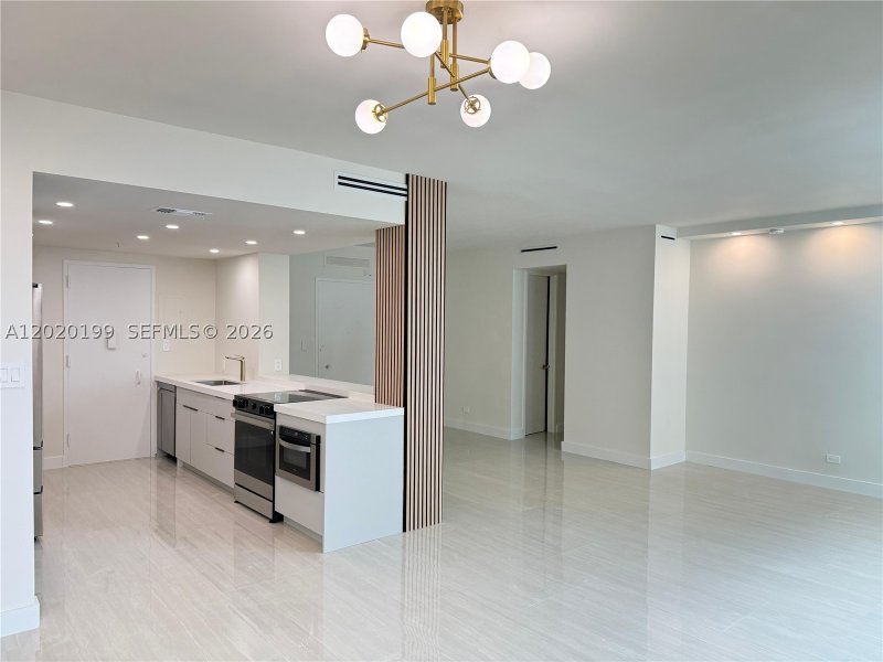 Apartment for rent at Crystal House 6F