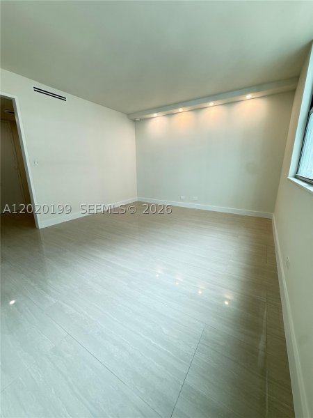 Apartment for rent at Crystal House 6F