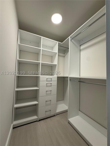 Apartment for rent at Crystal House 6F