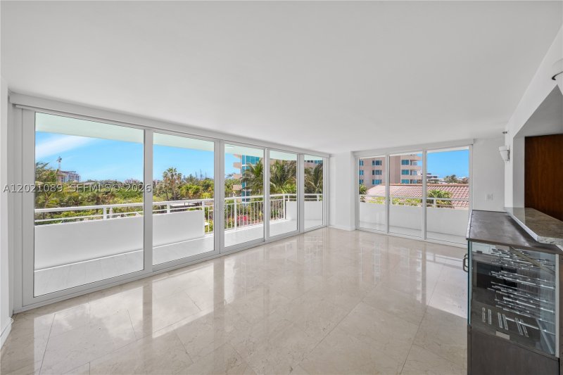 Apartment for rent at South Pointe Tower 409