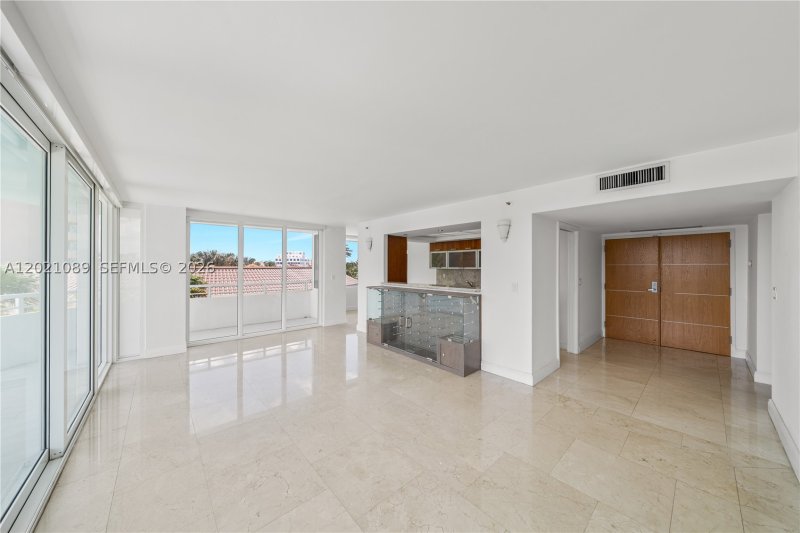 Apartment for rent at South Pointe Tower 409