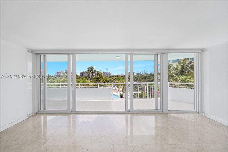 Apartment for rent at South Pointe Tower 409