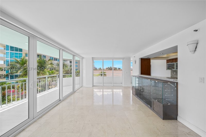 Apartment for rent at South Pointe Tower 409