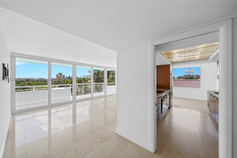 Apartment for rent at South Pointe Tower 409