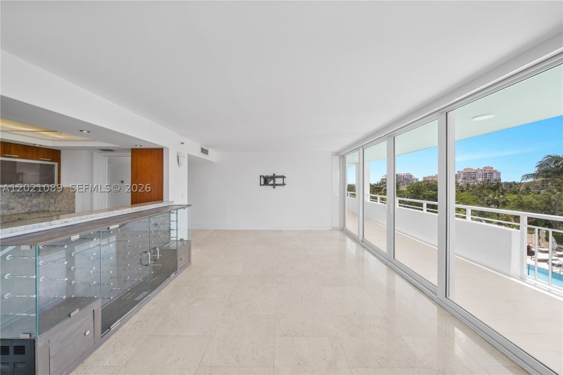 Apartment for rent at South Pointe Tower 409