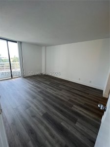 Comprar apartamento en Parc Central Aventura 616