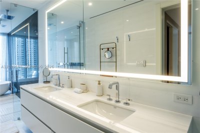Comprar apartamento no Aston Martin Residences 2203C