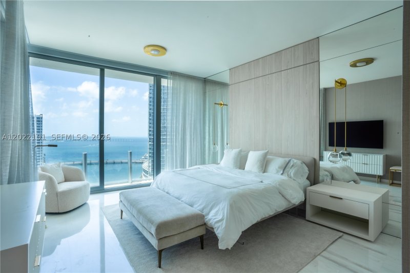 Comprar apartamento en Aston Martin Residences 2203C