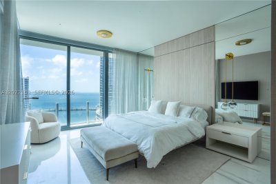 Comprar apartamento no Aston Martin Residences 2203C