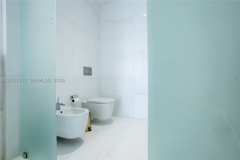 Comprar apartamento en Aston Martin Residences 2203C