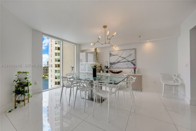 Comprar apartamento no Peninsula II 2007