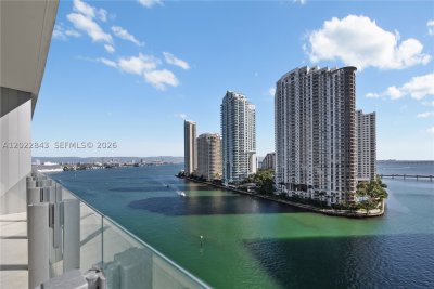 Comprar apartamento no Aston Martin Residences 1102