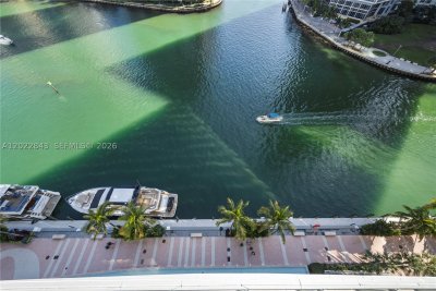 Comprar apartamento no Aston Martin Residences 1102